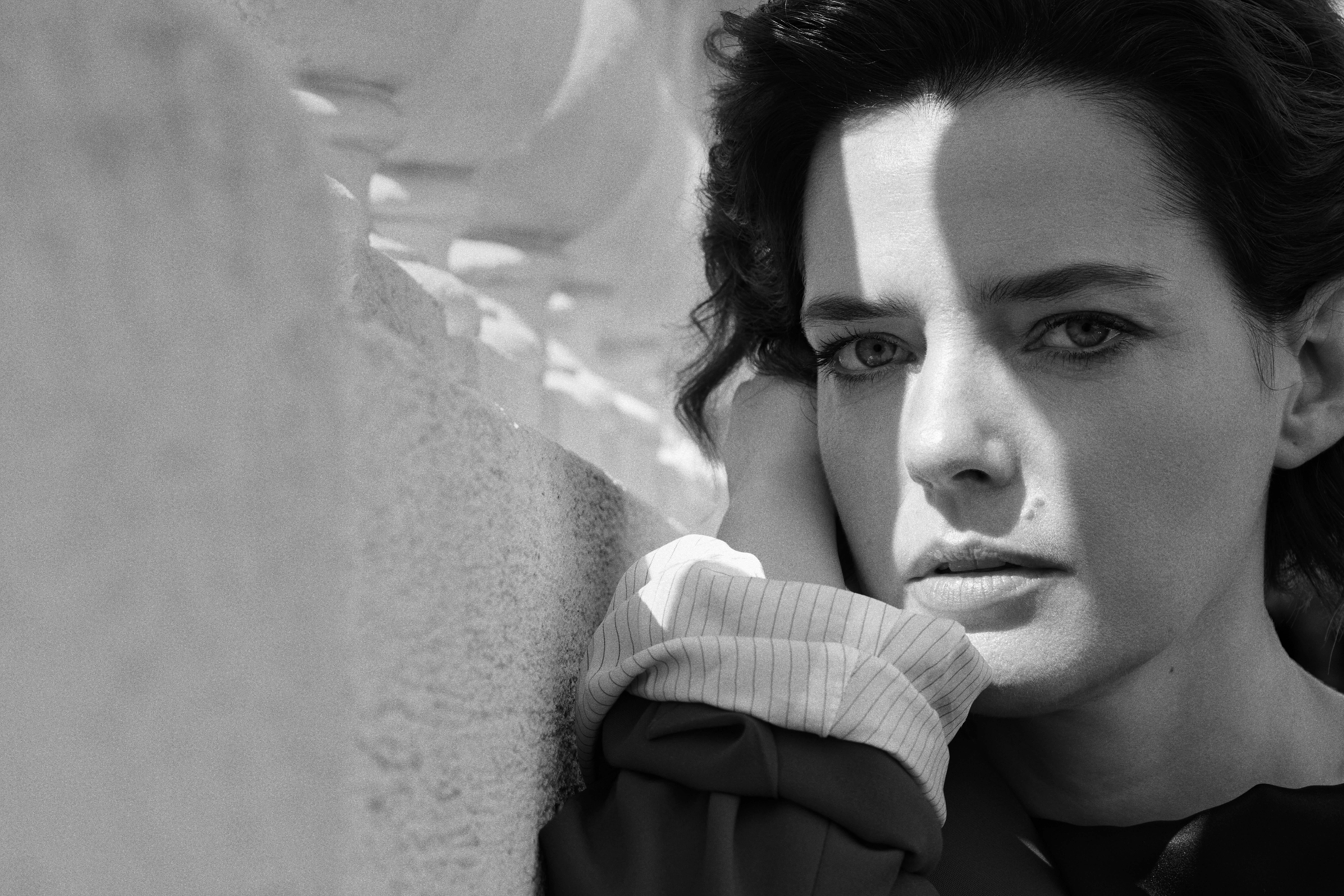 L'actrice Roxane Mesquida / L'actrice Roxane Mesquida. Photo : Eric Guillemain / Make-up : Sabrina Bedrani / Hair : Sasha Nesterchuk.