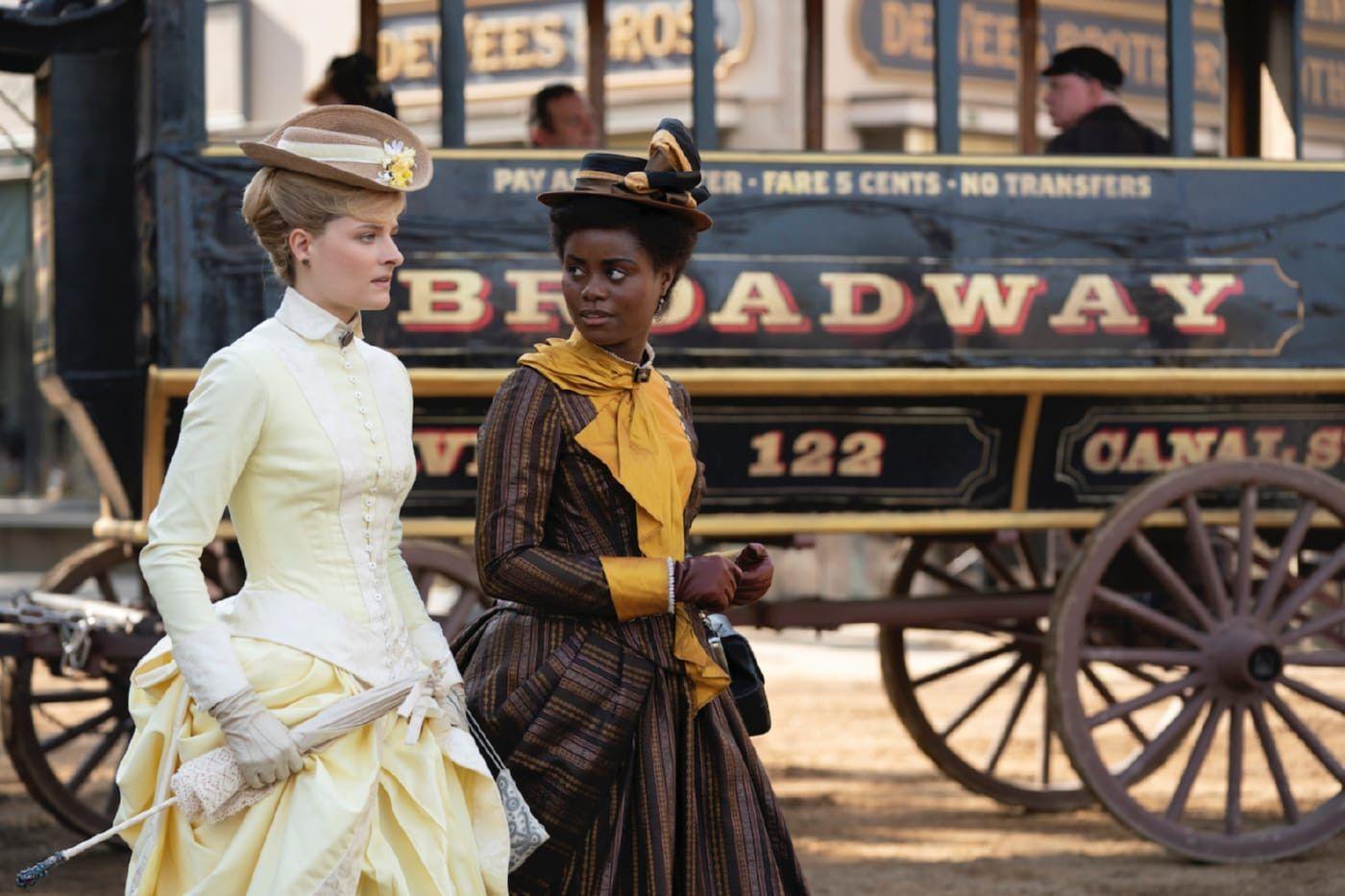 Denée Benton et Louisa Jacobson dansThe Gilded Age.