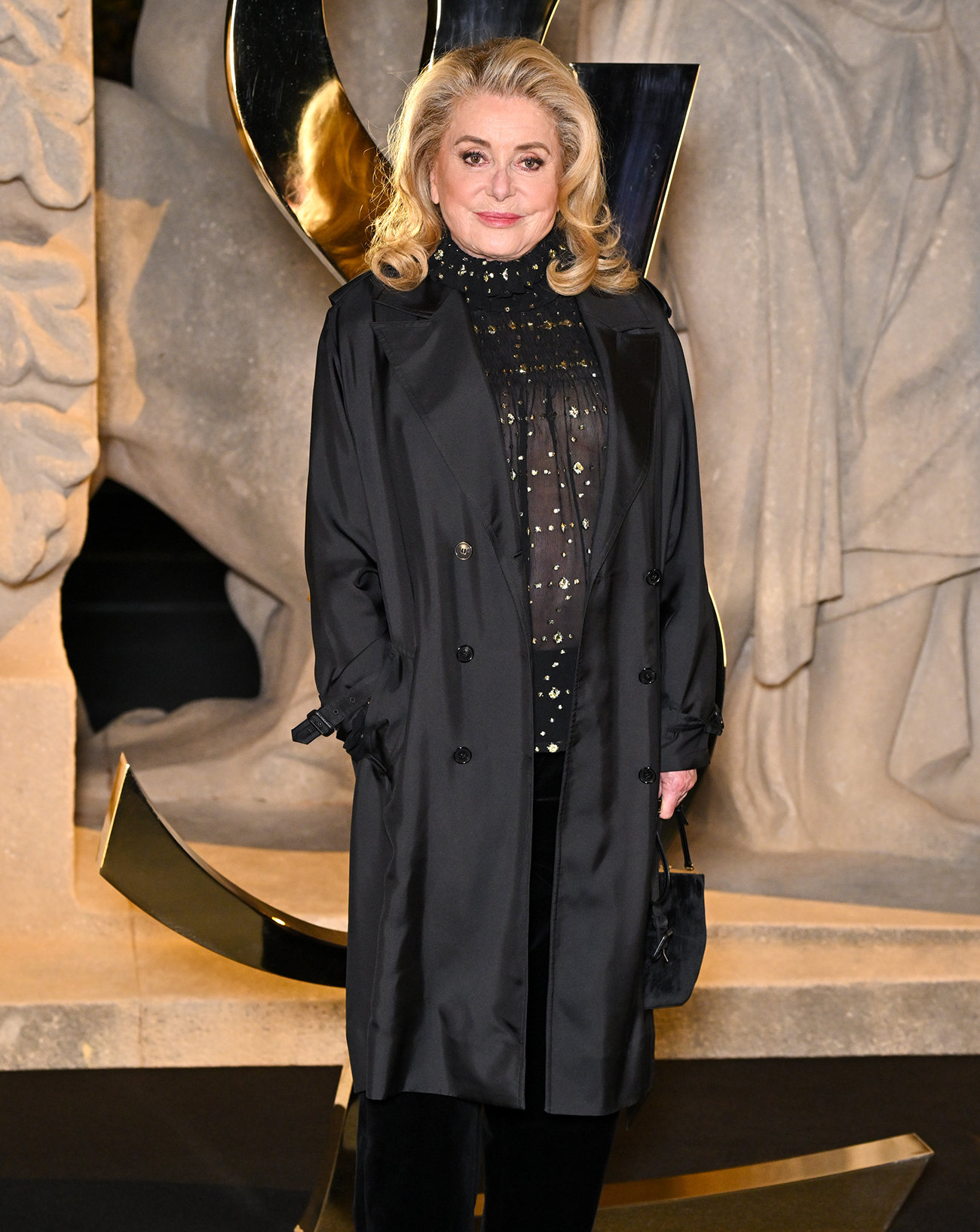 Catherine Deneuve au défilé Saint Laurent Femme printemps-été 2026.