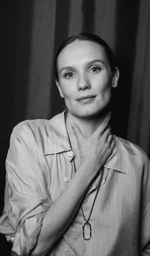 L'actrice Ana Girardot, photographiée à Paris le 11 mars 2026 © Nathan Merchadier pour Numéro.com.