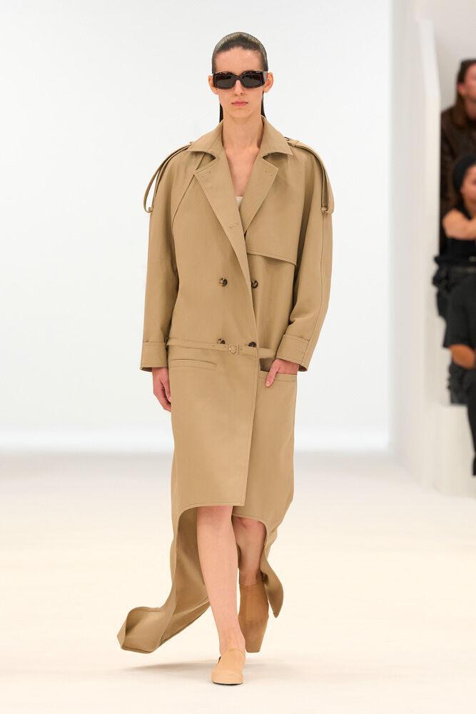 Inspiration trends Spring/Summer 2026: revamped trench at Courrèges.