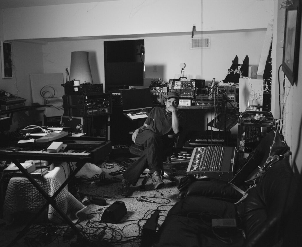 Le musicien Dijon photographié par Harrell Jones.