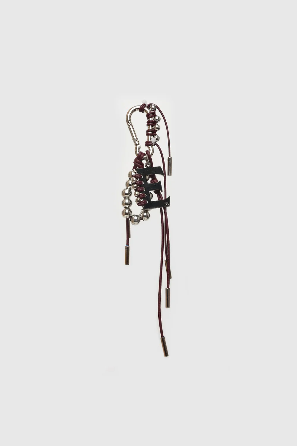 Bag charms avec initiale, 130 €, Kitesy Martin Studio.