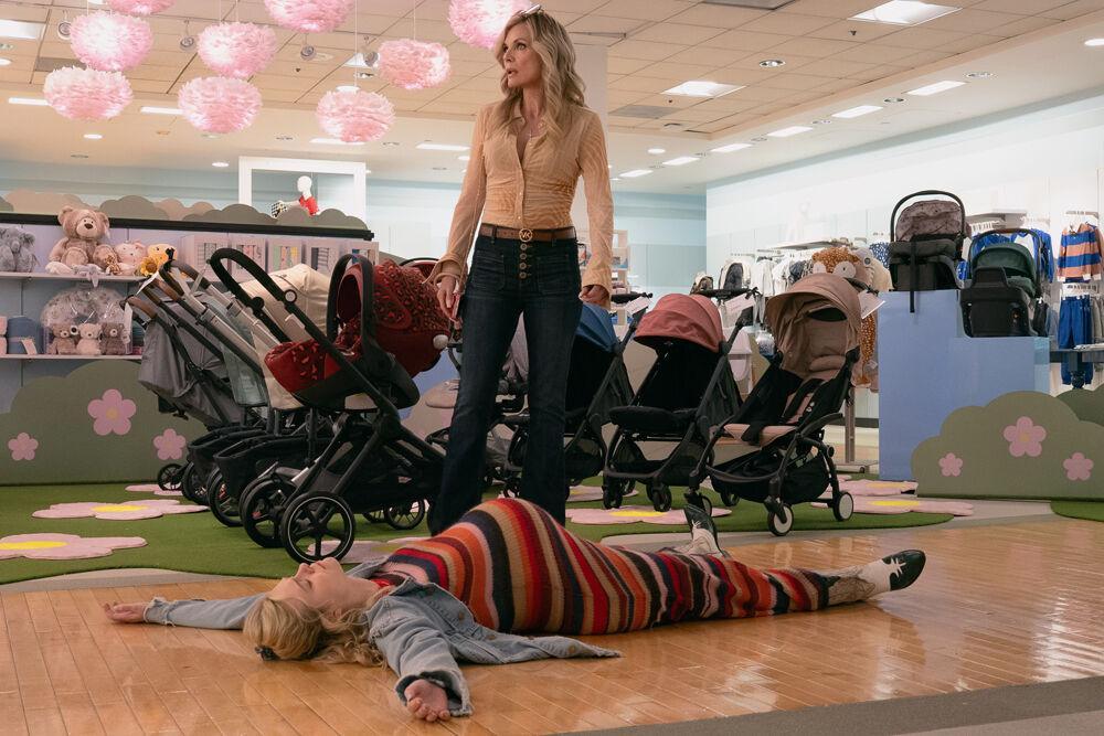 Michelle Pfeiffer et Elle Fanning dans Margo a des problèmes d'argent.