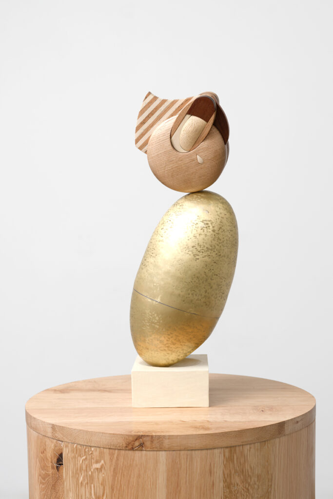 Wei Libo, Grain’s celebration (rice), 2025, wood, brass, wooden marquetry, 142 x 42.5 x 33.5 cm, unique. Courtesy of the artist and Sans titre, Paris. © Aurélien Mole