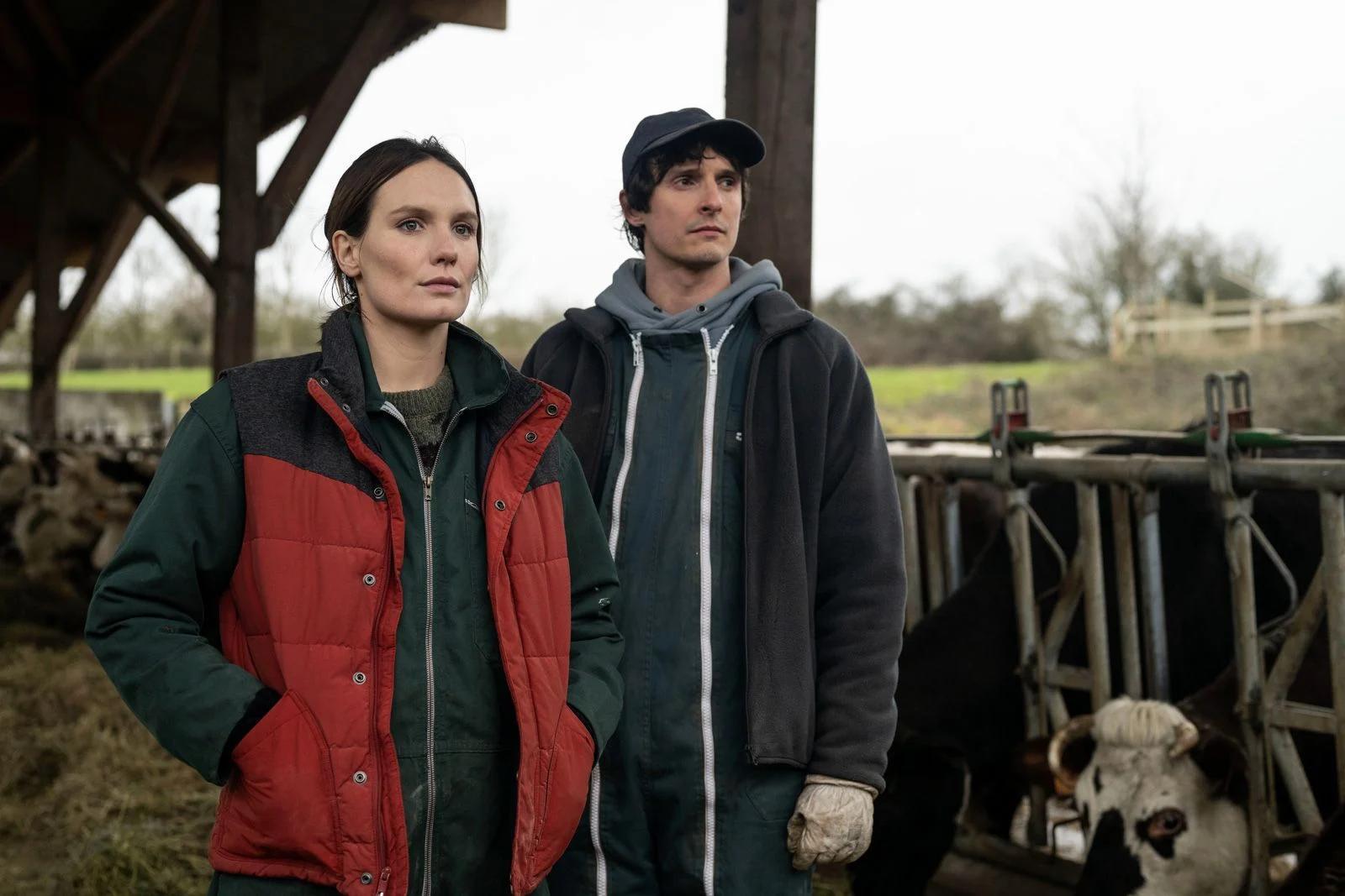 Ana Girardot et Julien Frison dans le film La guerre des prix (2026). © Claude Pocobene.