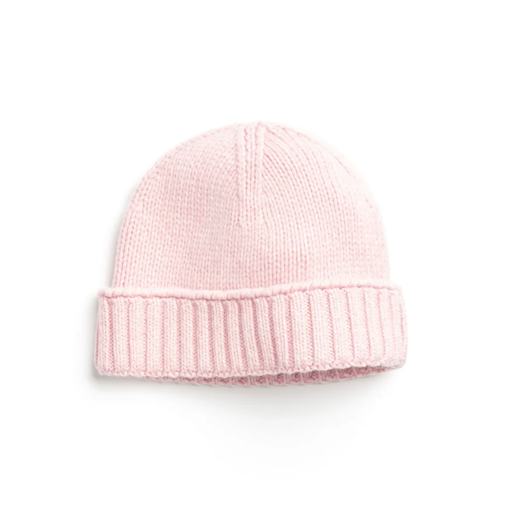 Bonnet en cachemire, 250 €, Barrie.