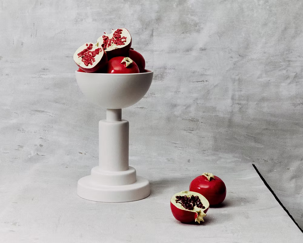 Coupe en faïence émaillée Grenades, 450 €, Villa Arev.