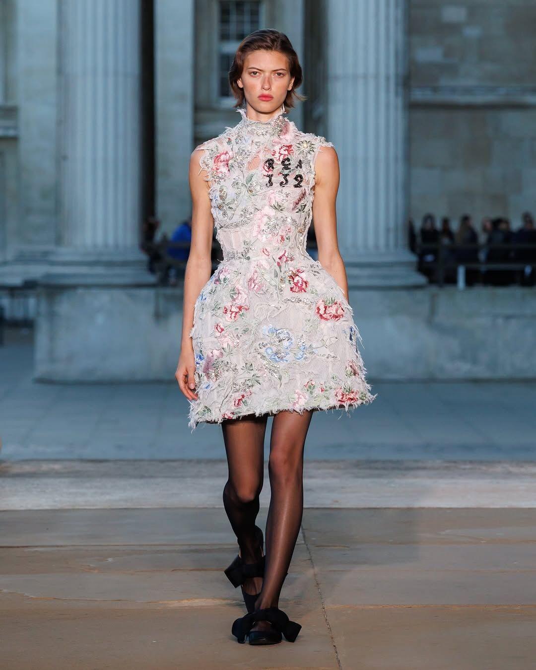 Inspiration trends Spring/Summer 2026: Marie-Antoinette style at Erdem.