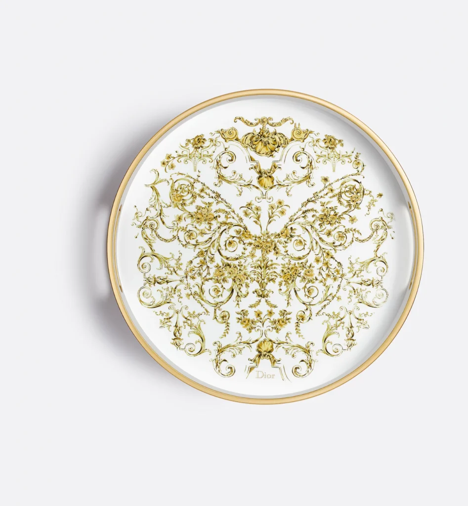 Plateau bois à motif Dioresque Butterfly, 450 €, Dior.