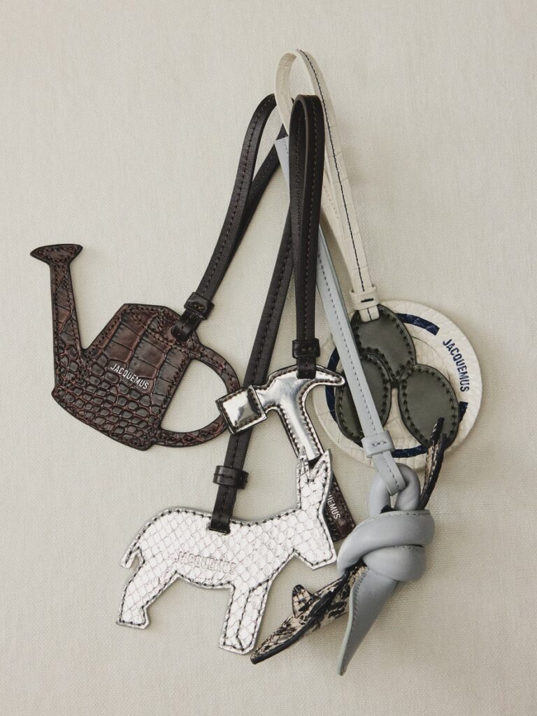 Charms de sac, 190 € l'un, Jacquemus.