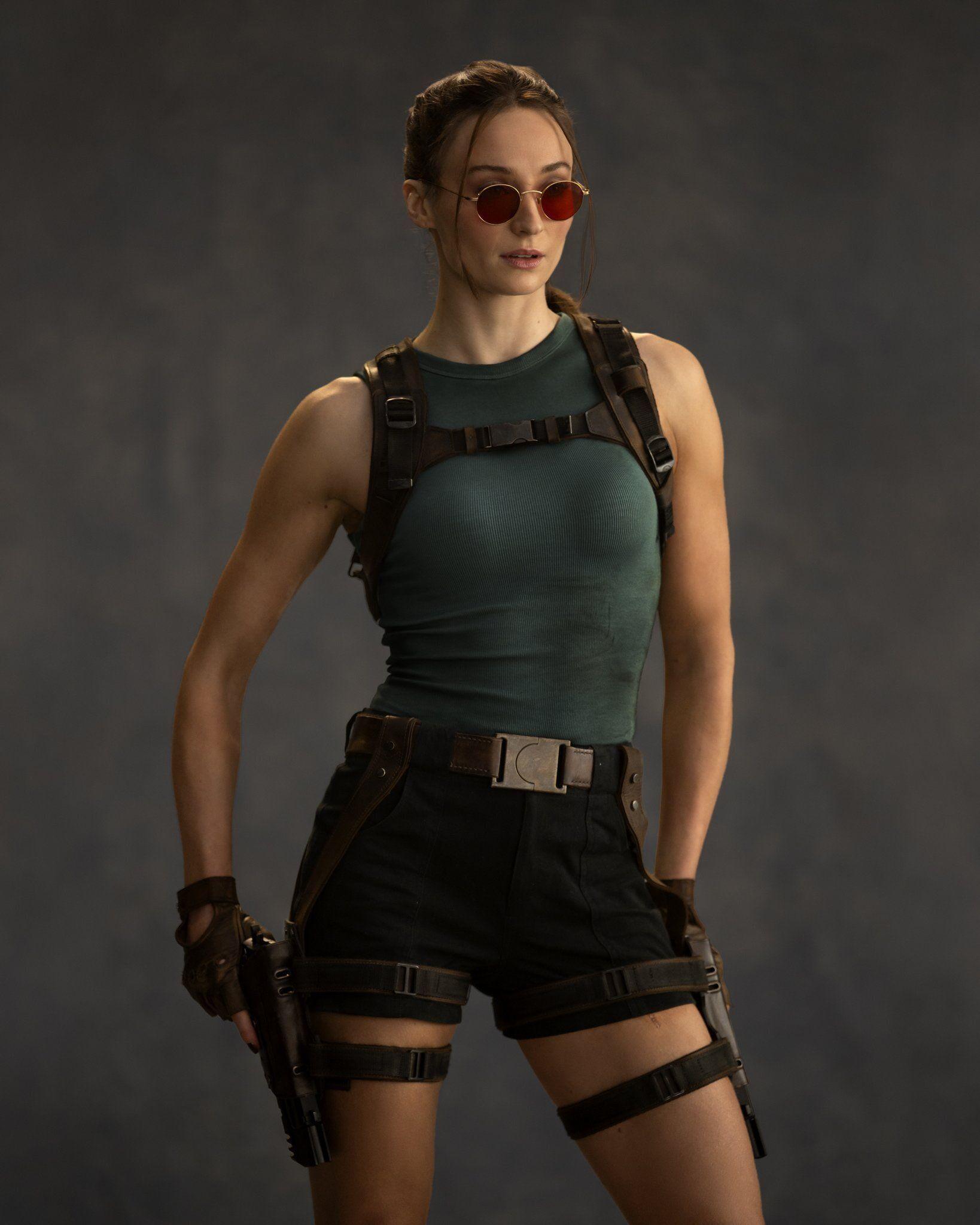 Sophie Turner en Lara Croft.