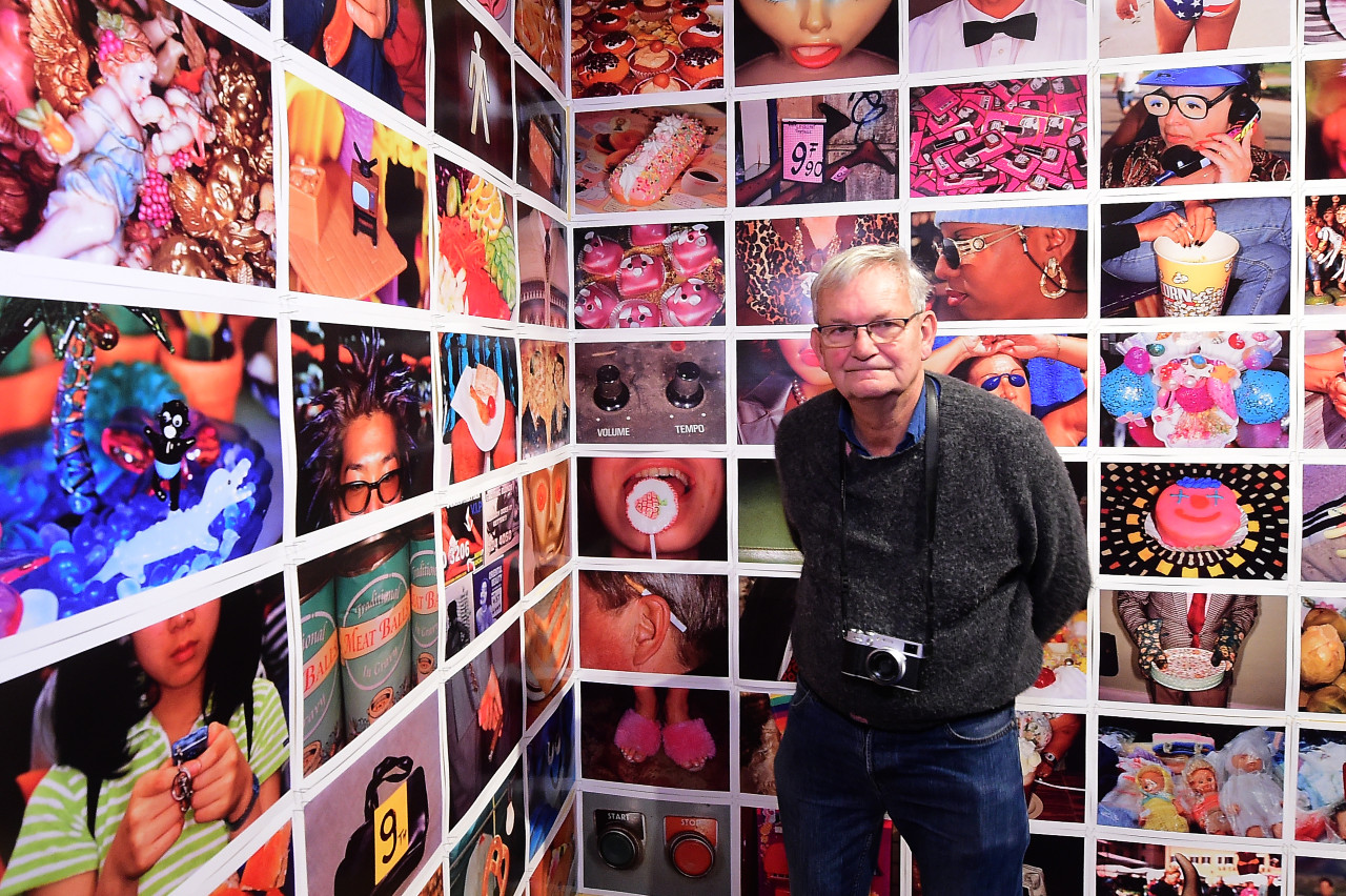 Le photographe Martin Parr lors de l'exposition "Short & Sweet" au Museo Civico Archeologico , à Bologne, le 7 décembre 2024. © Roberto Serra - Iguana Press/Getty Images.