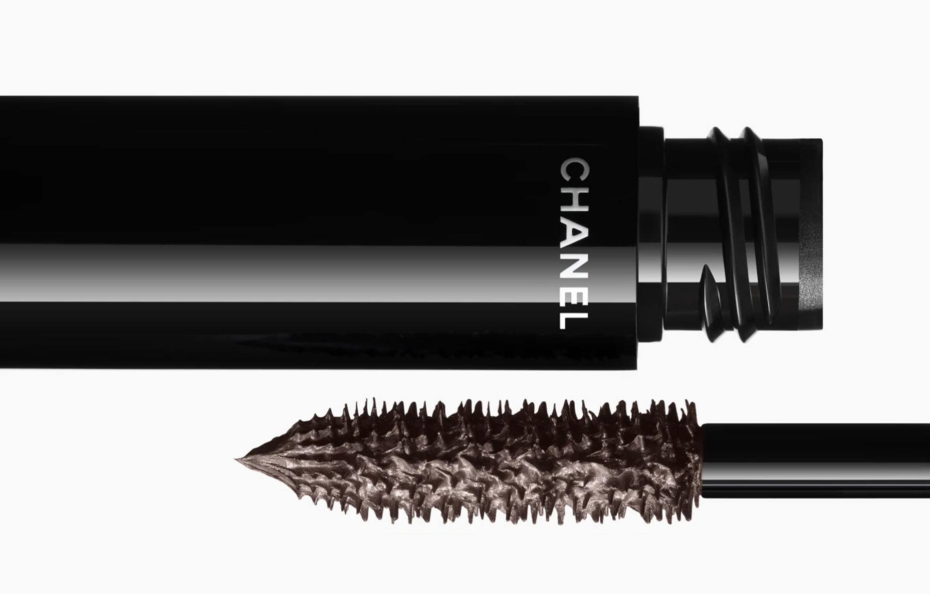 mascara marron chanel pour un regard naturel