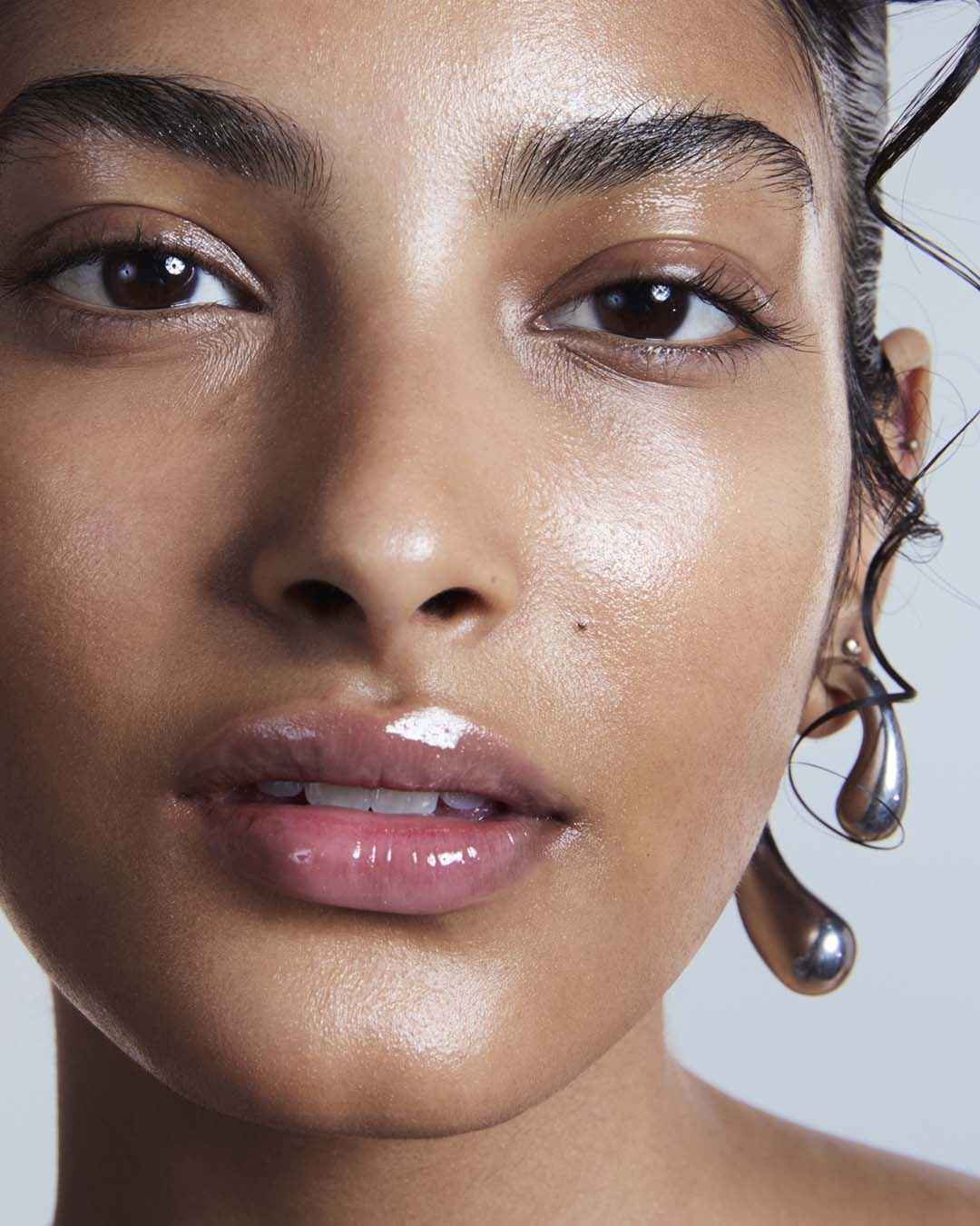 mascara marron isamaya