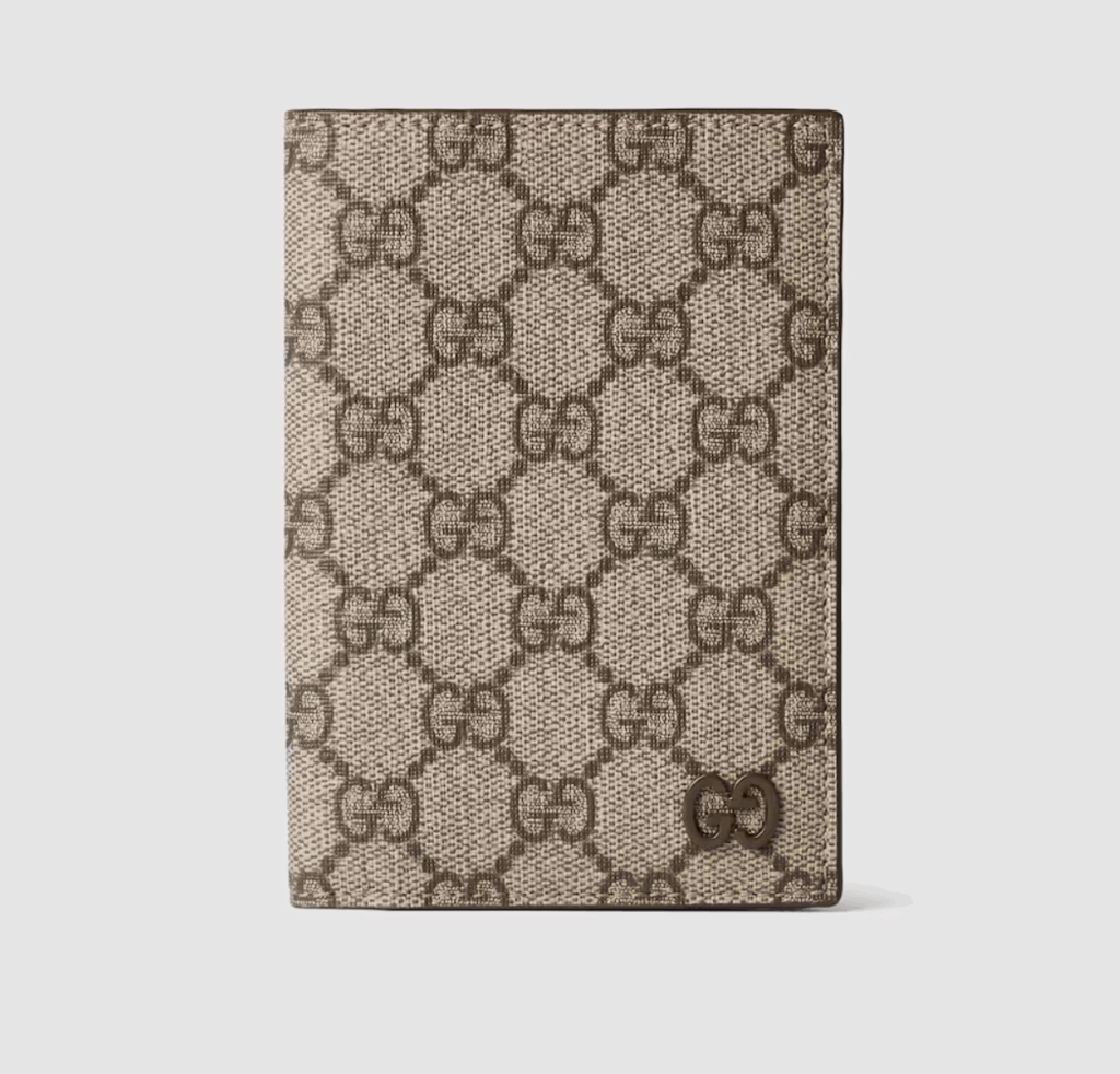 Étui pour passeport GG, 300 €, Gucci.