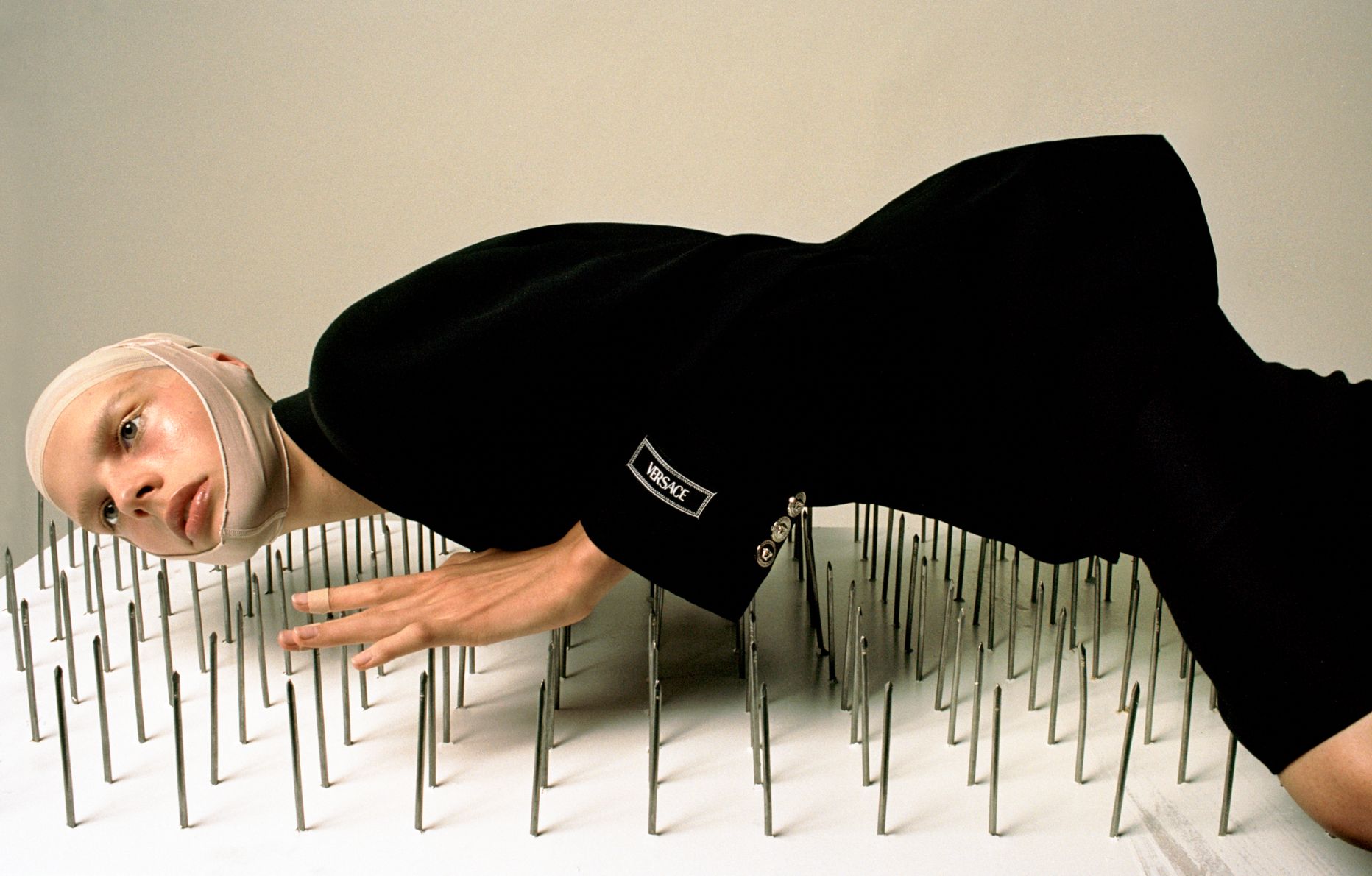 Burn Out (2024) de la DJ et artiste Betsy Johnson