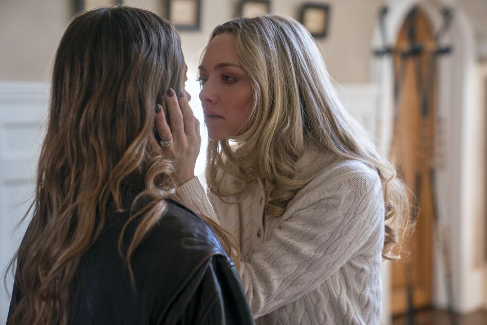 Les actrices Sydney Sweeney et Amanda Seyfried dans le film La femme de ménage (2025) de Paul Feig.