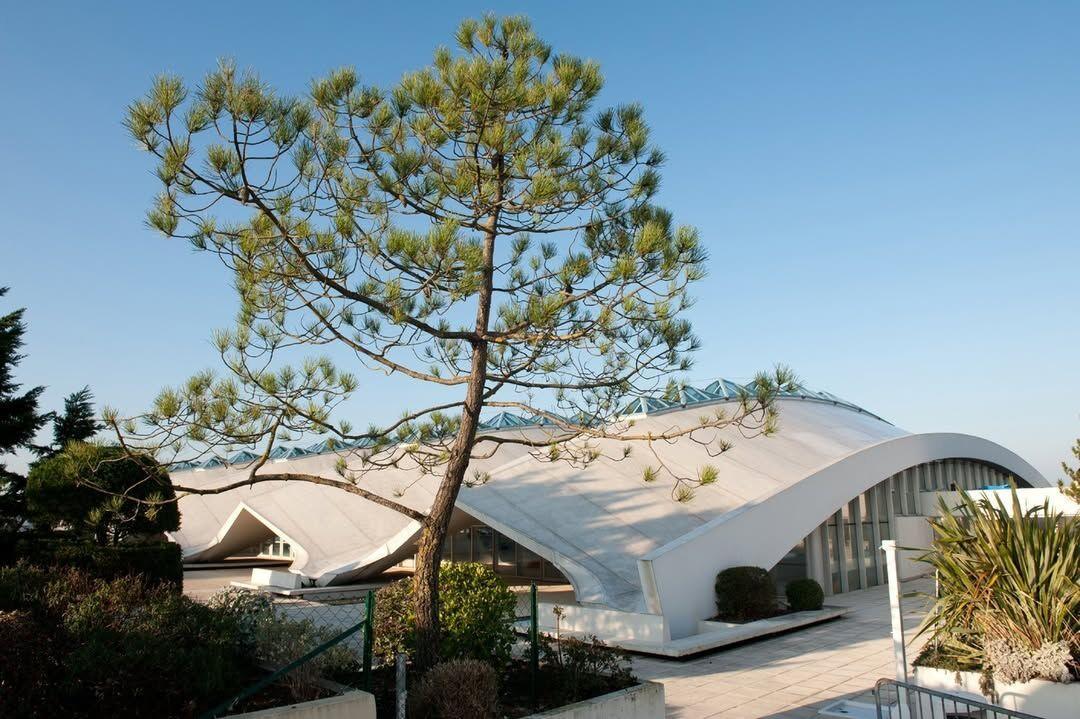 La piscine olympique de Deauville par Roger Taillibert.