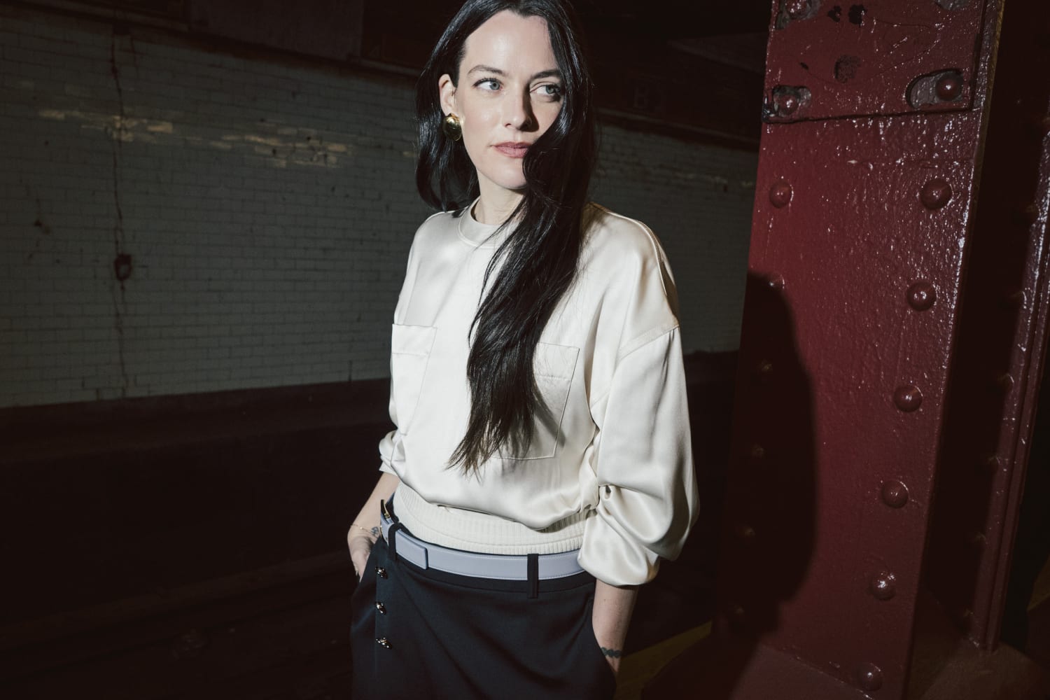 Riley Keough au défilé Chanel Métiers d’arts 2026 à New York.