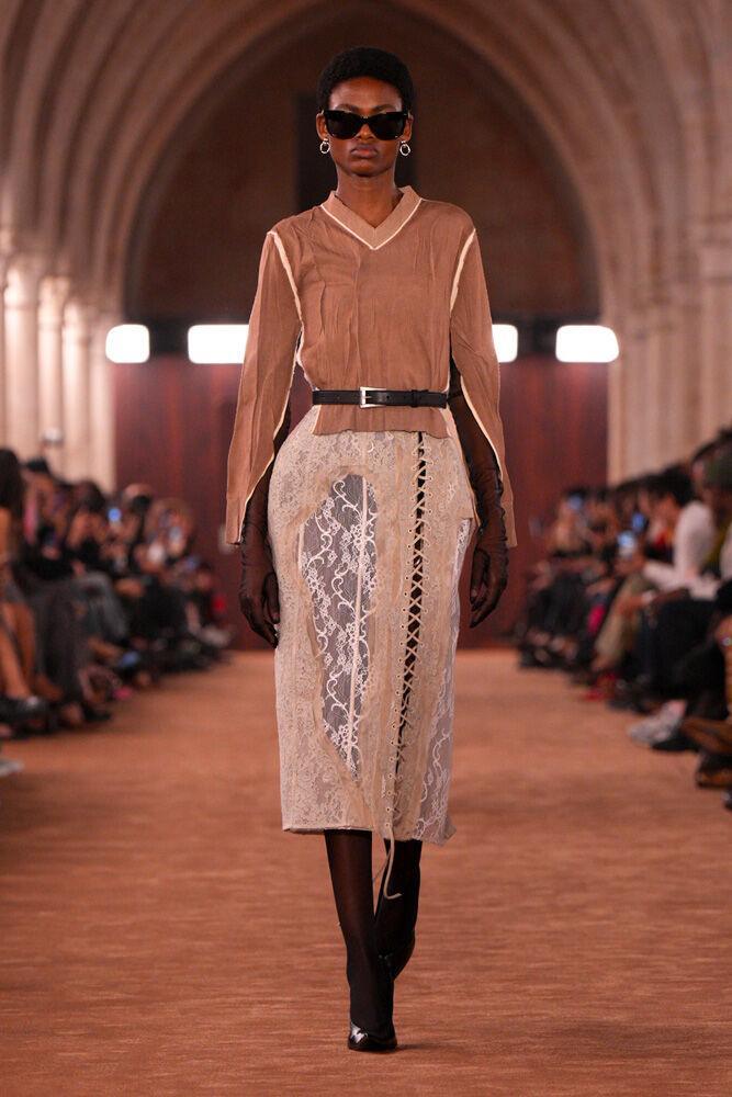 Inspiration trends Spring/Summer 2026: neo-bourgeois style at Acnewith a lace skirt.