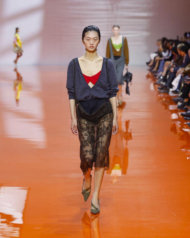 Inspiration trends Spring/Summer 2026: neo-bourgeois style at Prada with a lace skirt.
