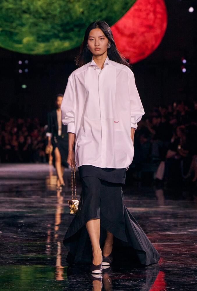 Inspiration trends Spring/Summer 2026: The Charvet white shirt by Chanel.