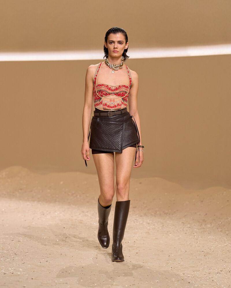 Inspiration trends Spring/Summer 2026: quilted leather mini-skirt at Hermes