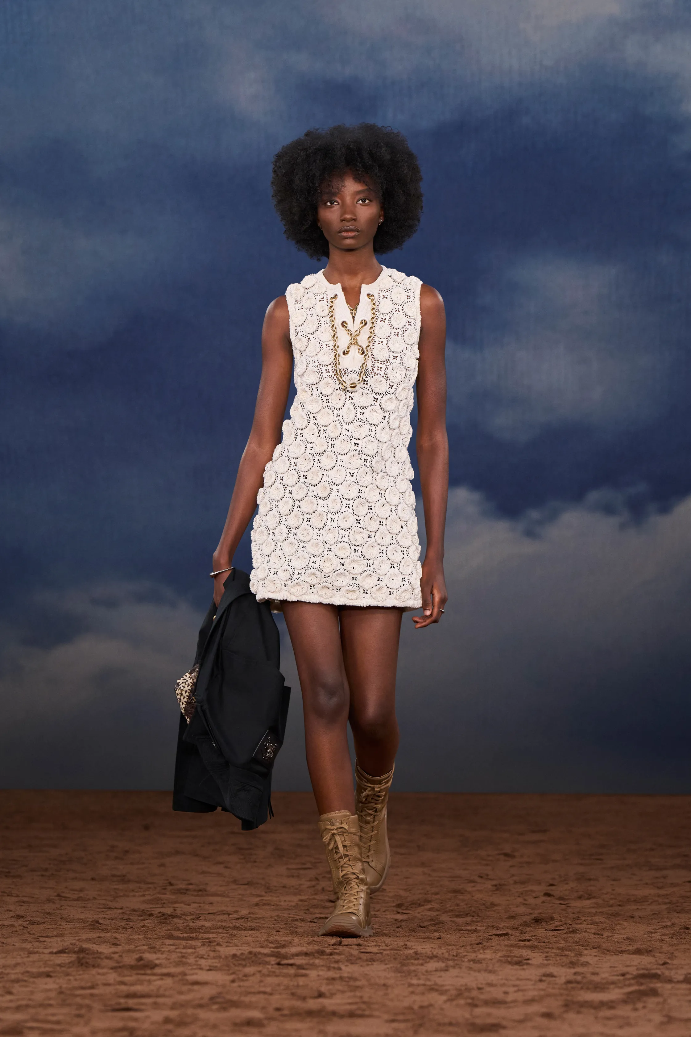 Inspiration trends Spring/Summer 2026: the crochet mini dress at Burberry