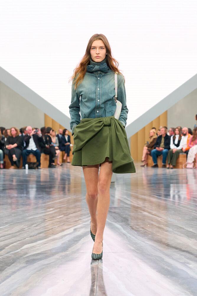 Inspiration trends Spring/Summer 2026: tied XXL skirt at Dior.