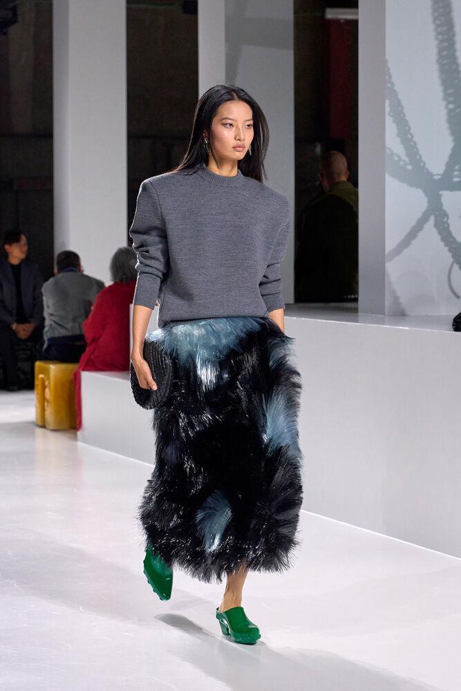 Inspiration trends Spring/Summer 2026: fringed dress at Bottega Veneta