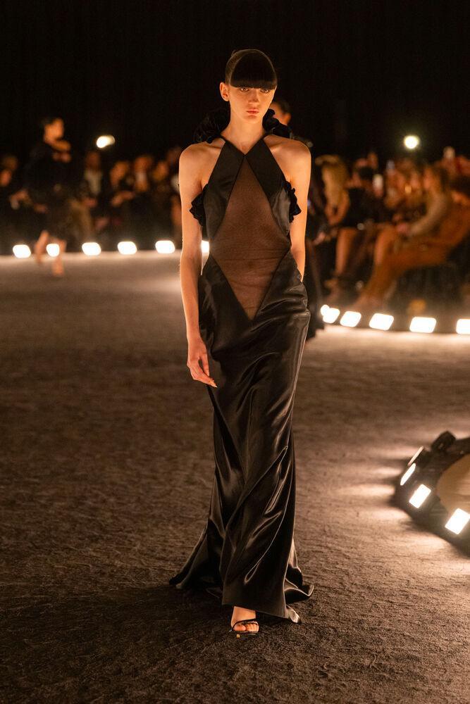 Inspiration trends Spring/Summer 2026: the glamorous black dress at Schiaparelli