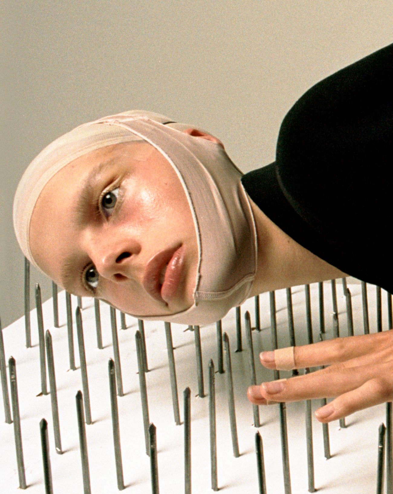 Burn Out (2024) de la DJ et artiste Betsy Johnson