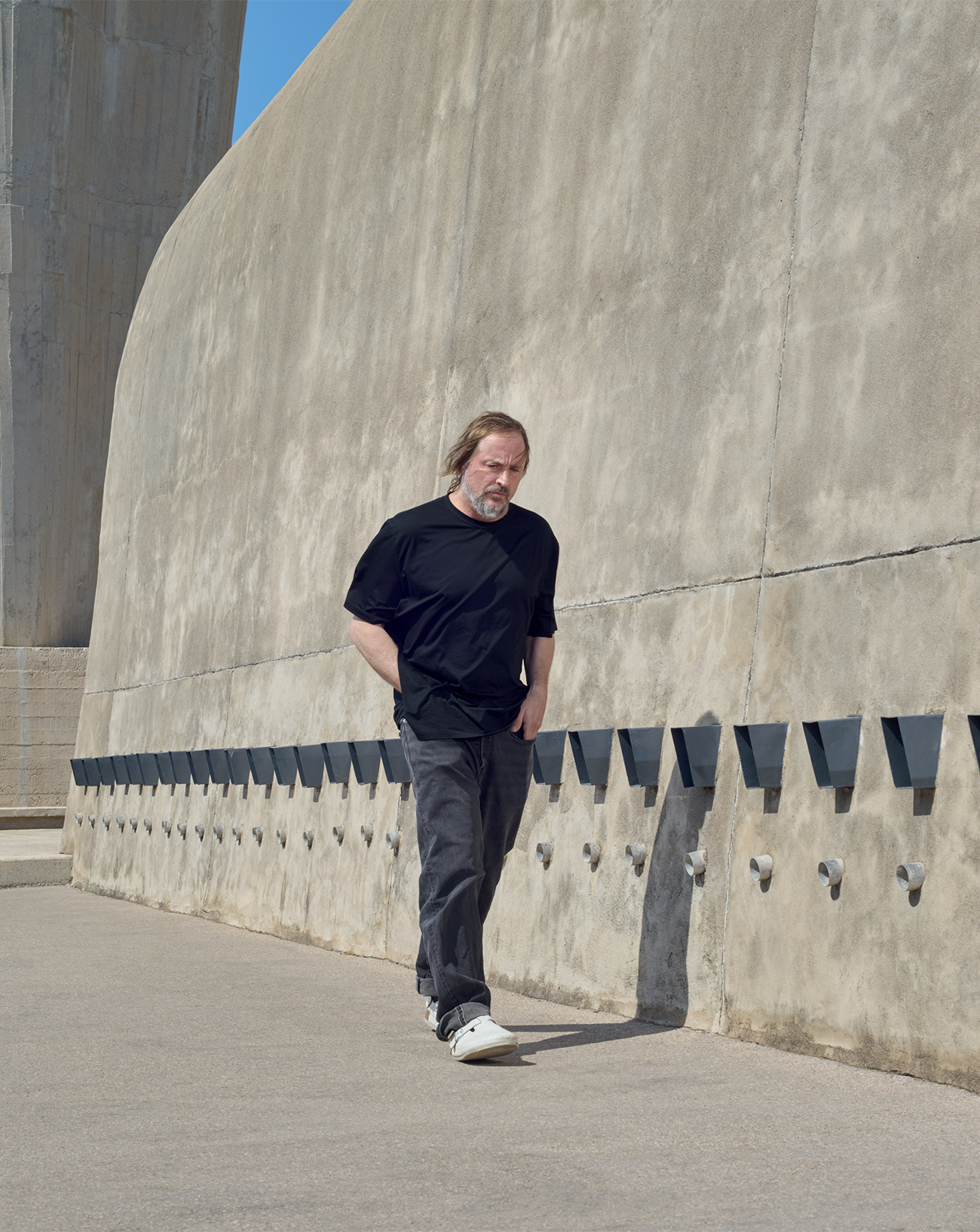 Sterling Ruby photographié au MaMo by Ora Ïto