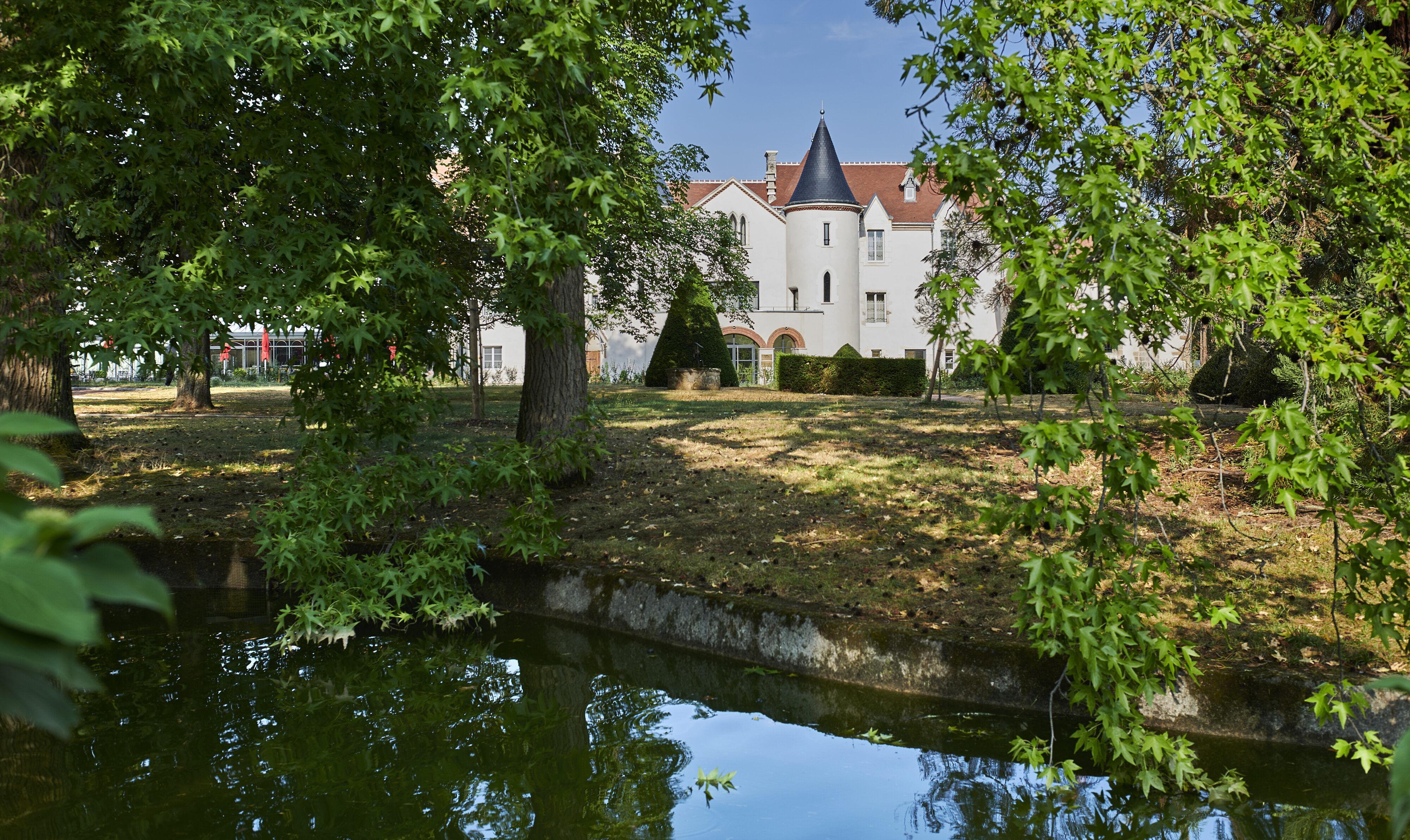 Le parc du château Saint-Jean à Montluçon.