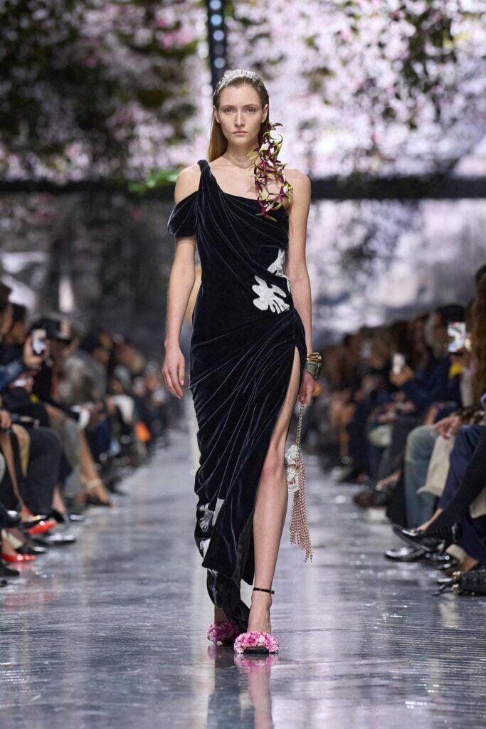 Premier défilé haute couture de Jonathan Anderson pour Dior printemps-été 2026.