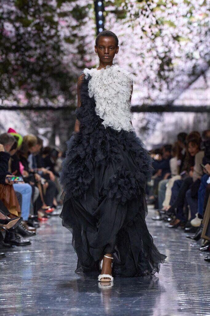 Premier défilé haute couture de Jonathan Anderson pour Dior printemps-été 2026.