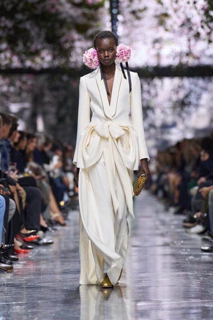 Premier défilé haute couture de Jonathan Anderson pour Dior printemps-été 2026.
