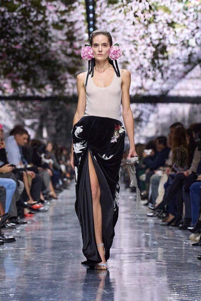 Premier défilé haute couture de Jonathan Anderson pour Dior printemps-été 2026.