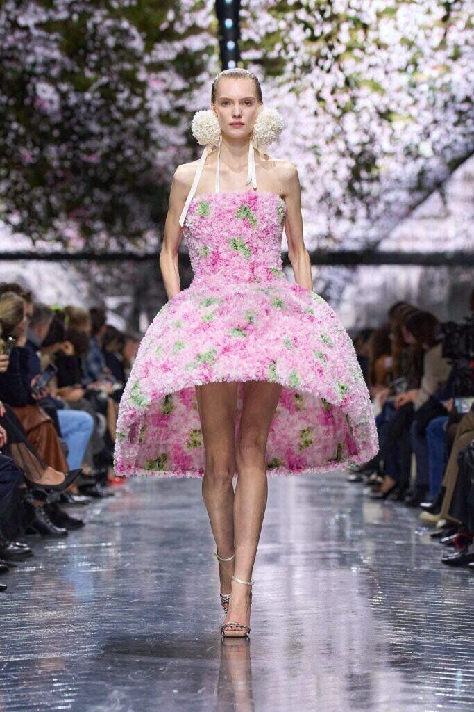 Premier défilé haute couture de Jonathan Anderson pour Dior printemps-été 2026.