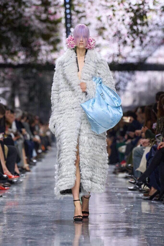 Premier défilé haute couture de Jonathan Anderson pour Dior printemps-été 2026.