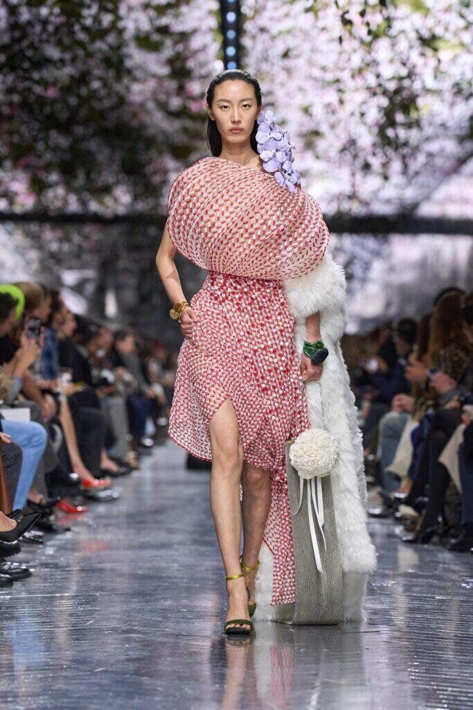Premier défilé haute couture de Jonathan Anderson pour Dior printemps-été 2026.