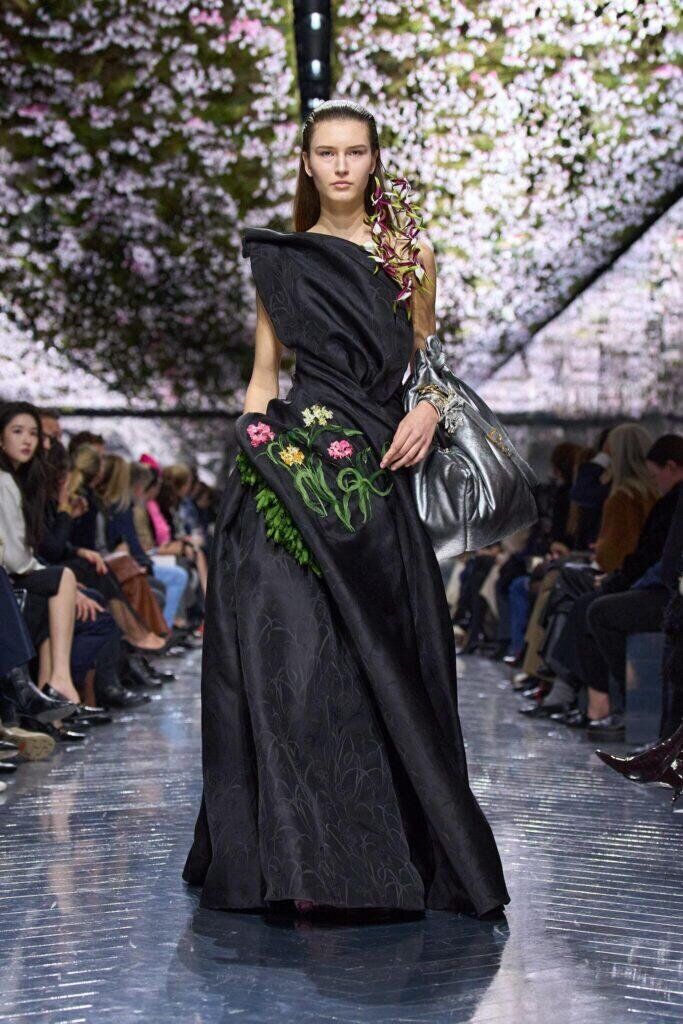 Premier défilé haute couture de Jonathan Anderson pour Dior printemps-été 2026.