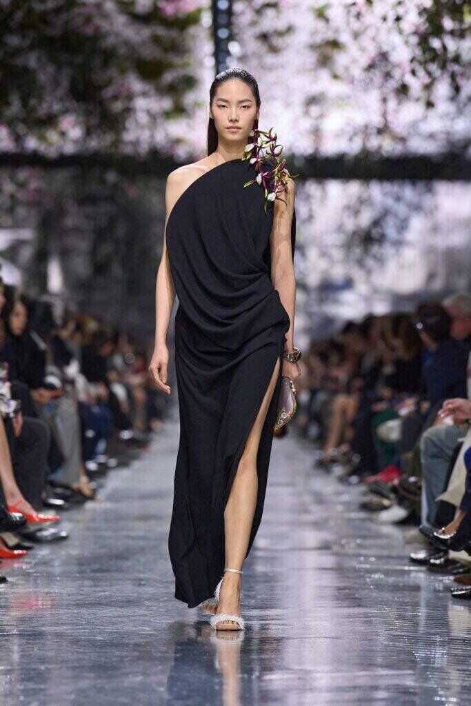 Premier défilé haute couture de Jonathan Anderson pour Dior printemps-été 2026.