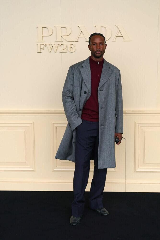 Akinola Davies Jr au défilé homme Prada automne-hiver 2026-2027.