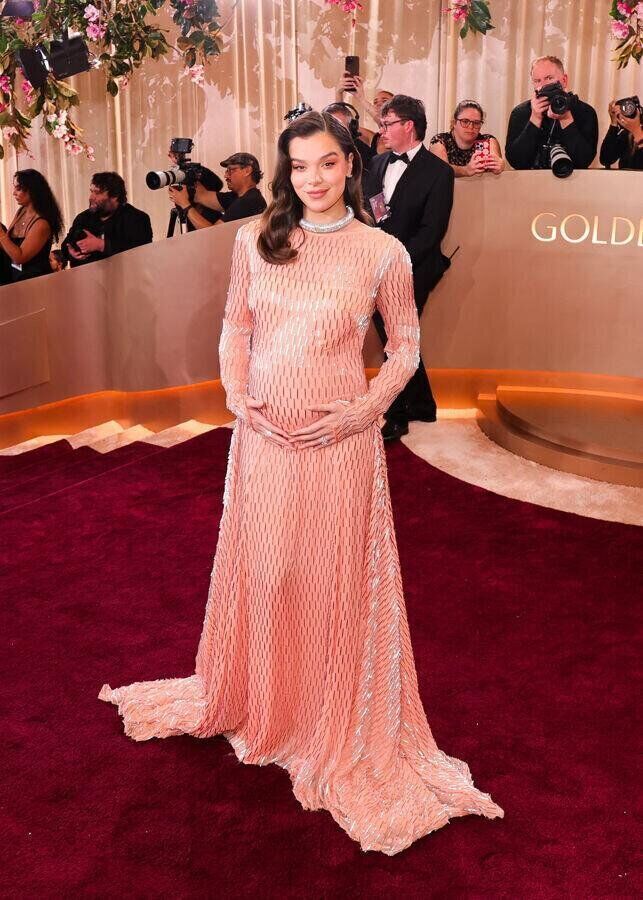 Hailee Steinfeld wearing Prada and Repossi jewels golden globes 2026