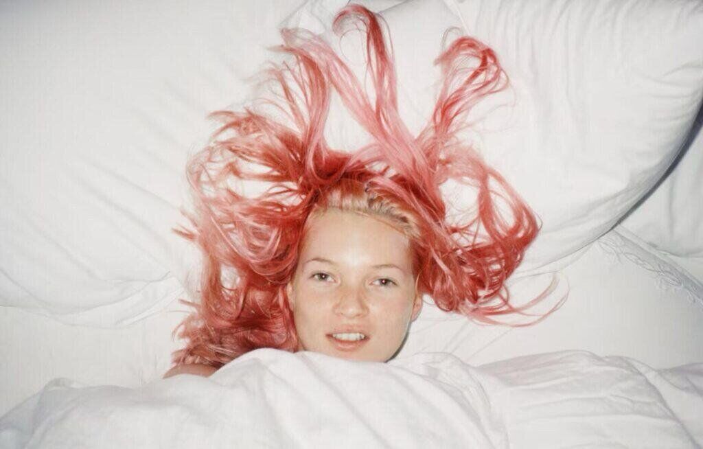 Juergen Teller, Young Pink Kate, London 1998 © Juergen Teller, All rights Reserved