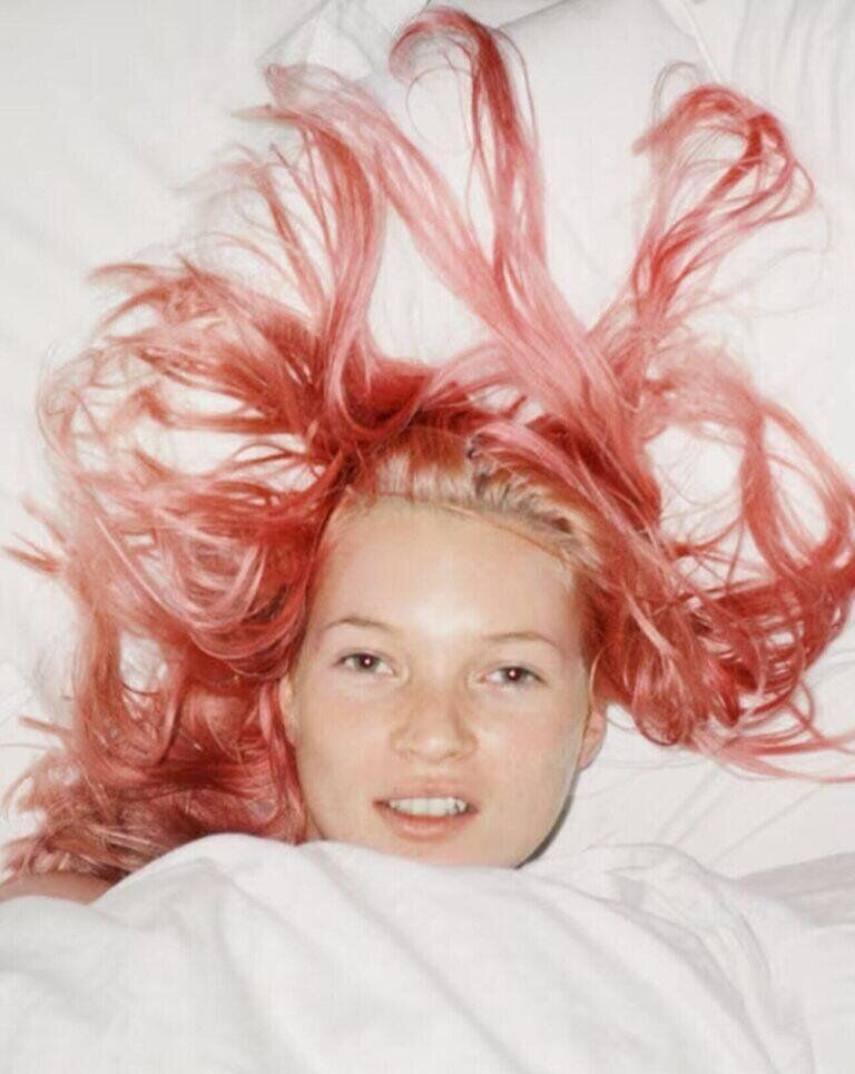 Juergen Teller, Young Pink Kate, London 1998 © Juergen Teller, All rights Reserved