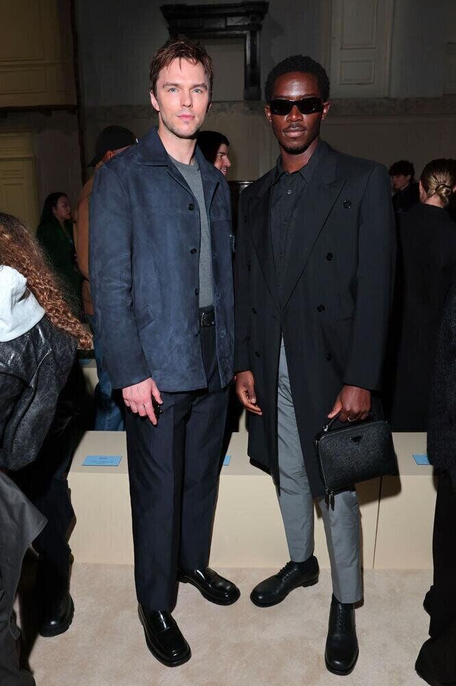 Nicholas Hoult et Damson Idris au défilé homme Prada automne-hiver 2026-2027.