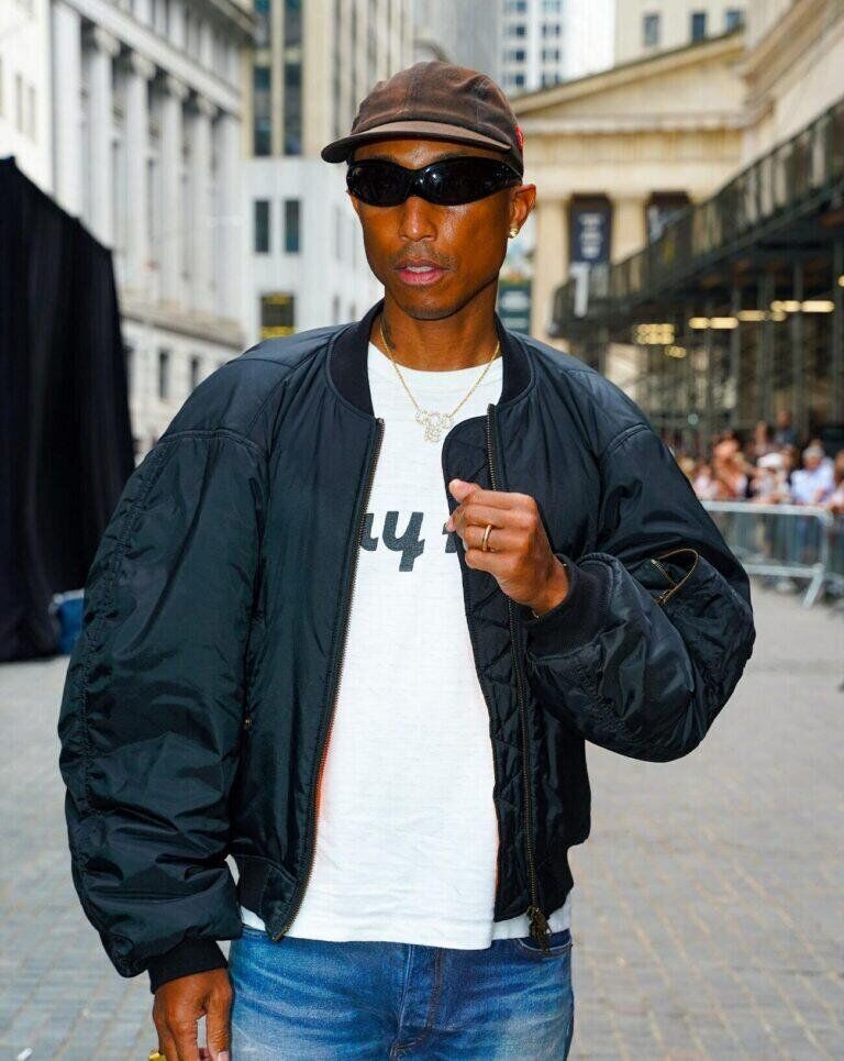 Pharrell Williams au défilé Balenciaga printemps-été 2023 à New York. © Sean Zanni/Patrick McMullan via Getty Images.